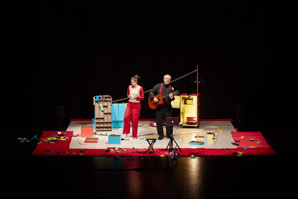 Nuovo foto racconto: Spettacolo teatrale "La Guerra dei Calzini"