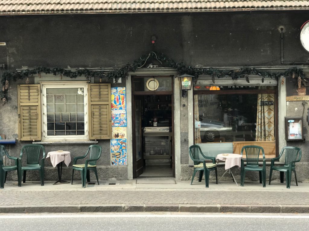 Caffè Harmony o Harmonie in via Rencio a Bolzano