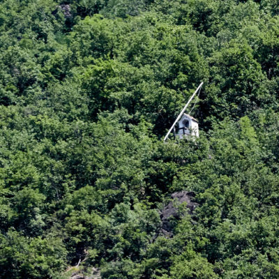 La bandiera sul Monte Tondo a Bolzano